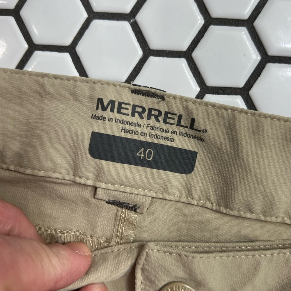 Merrell shorts size 40 - Picture 3 of 3